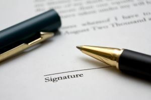 to-sign-a-contract-3-1221952-m